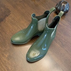 Old Navy girls olive green rain booties
